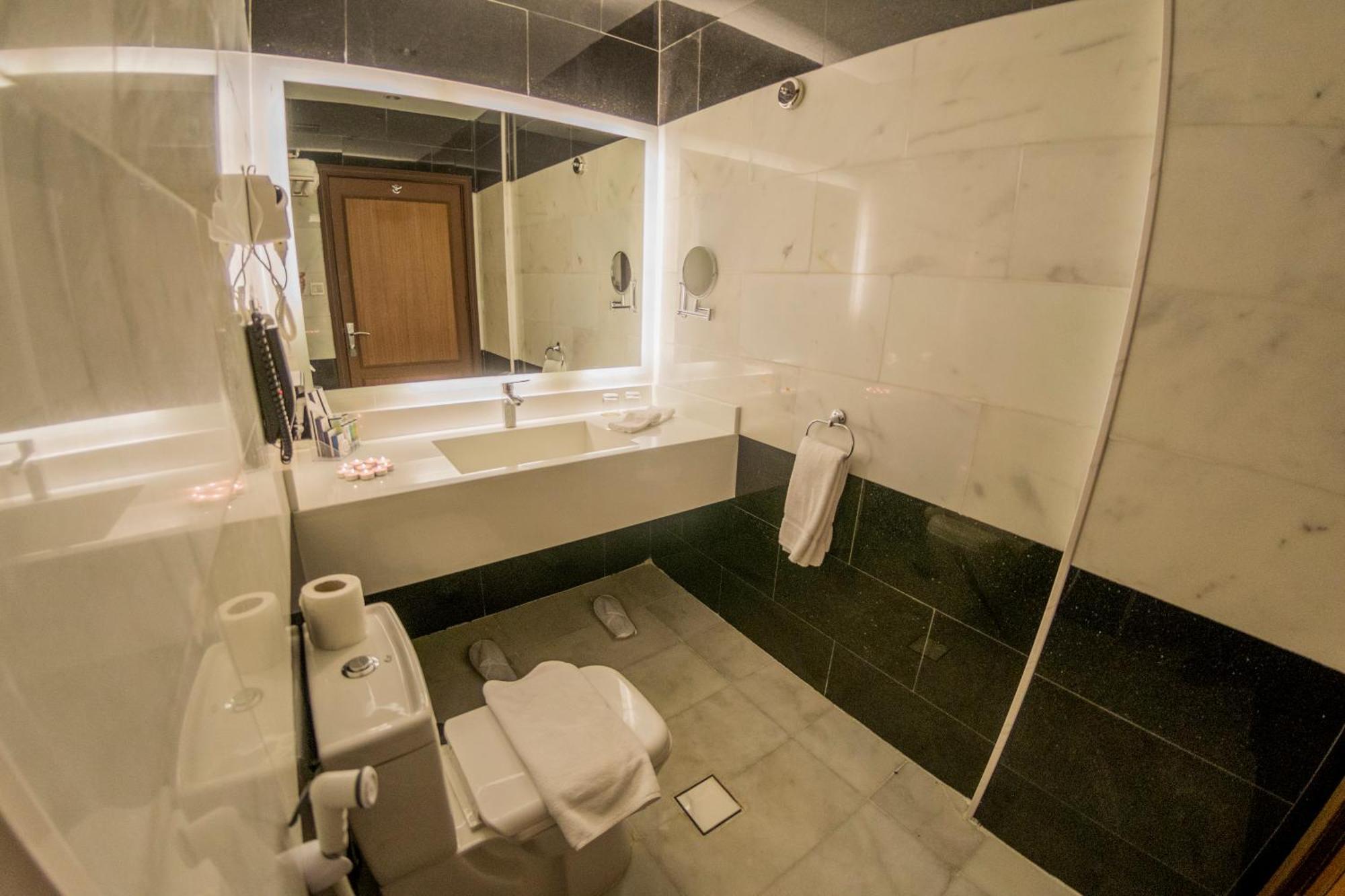 Oasis Hotel 4*