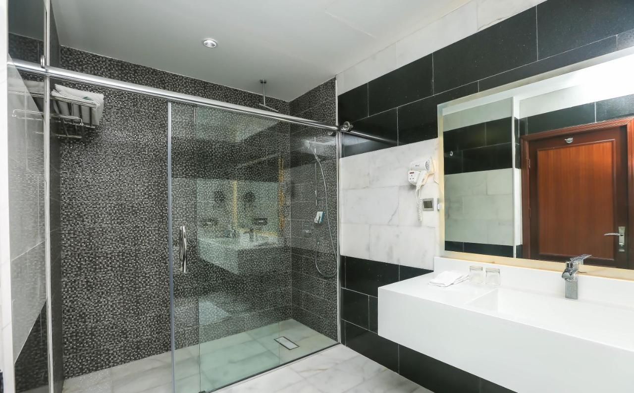Oasis Hotel 4*
